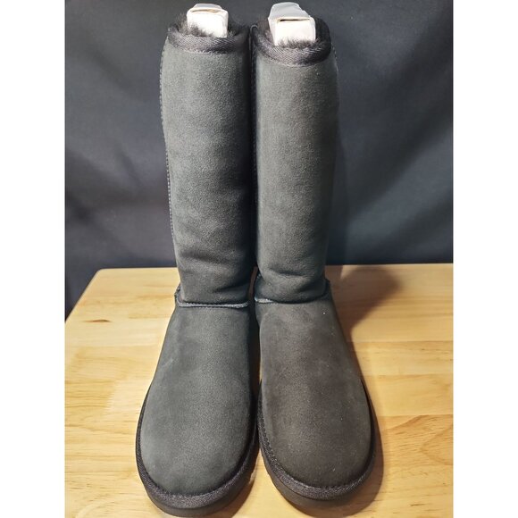 UGG  boot w classic tall II size 8 - Picture 2 of 6